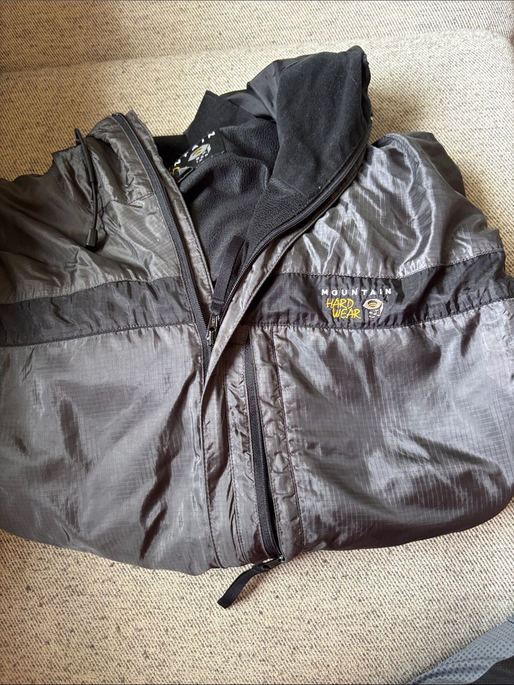 Mountain Hardwear Men's Black & Dark Gray Raincoat Jacket
